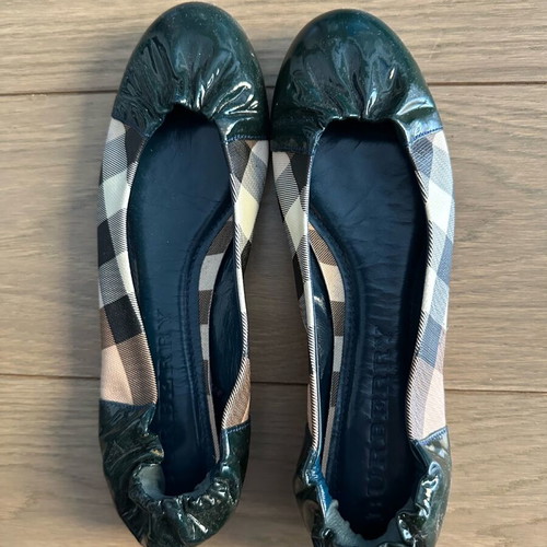 Burberry flat shoes new, size 37, petrol color