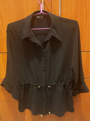 Zara shirt size medium like new, black with adjustable waist and 3/4 sleeves