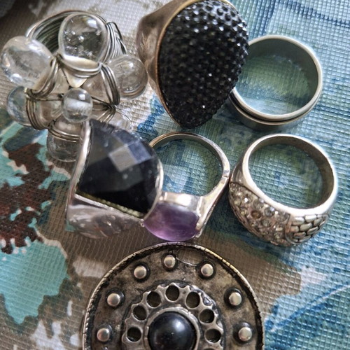 Jewelry set used, rings and pendant