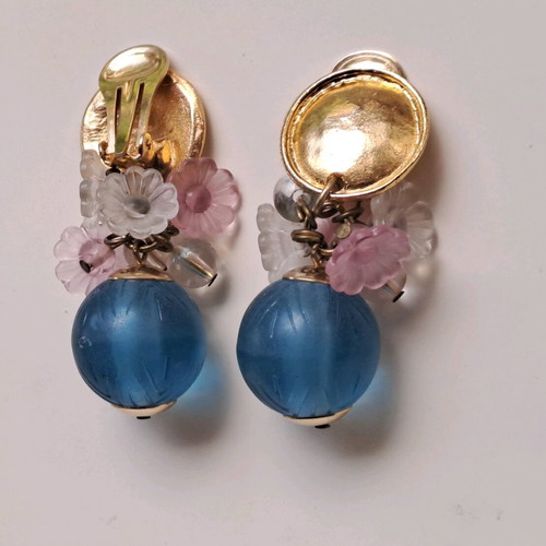 Clip earrings like new with blue bead