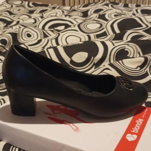 Blondie Black Anatomical Pumps like new, size 39