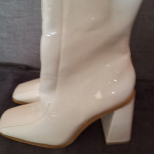 Patent leather boots new with slight defects, size 36, white