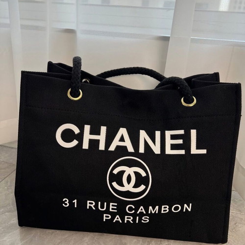 Chanel shoulder bag new, black and white, 35x25cm