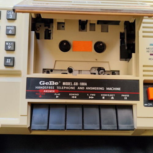 GEBE telephone with automatic answering machine like new