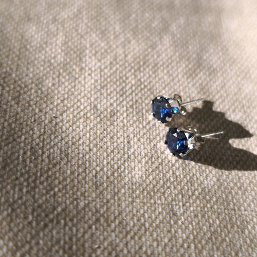 Earrings like new with box