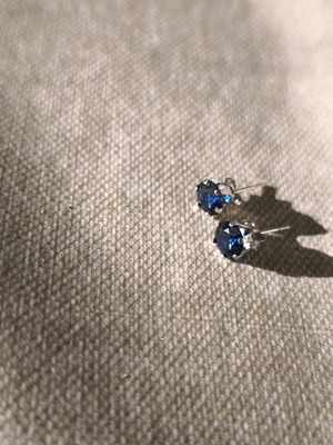 Earrings like new with box