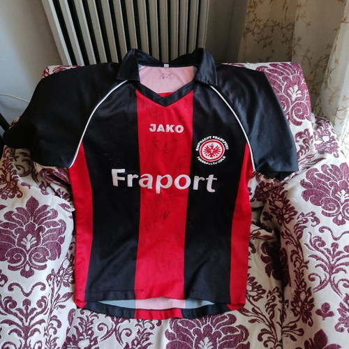 Eintracht Frankfurt jersey used with autographs