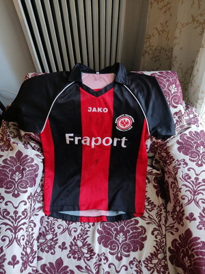 Eintracht Frankfurt jersey used with autographs