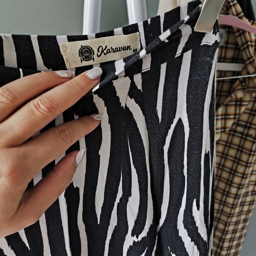 Karavan skirt used, black and white, size M 38 10