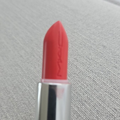 MAC Lipstick nr 565 Gummy Bare like new