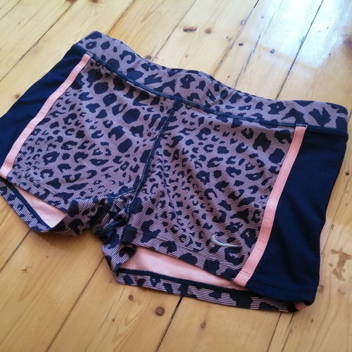 Nike Dri-FIT women's short leggings with leopard print, size S