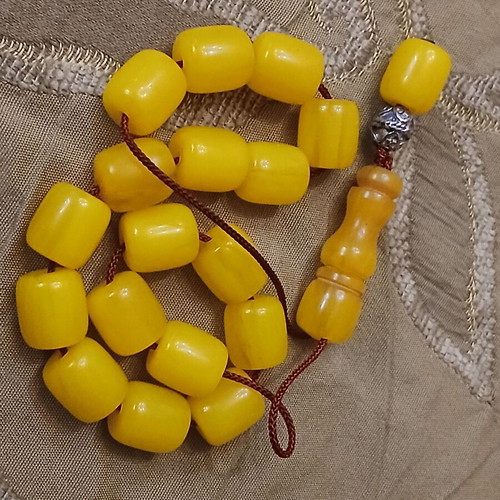 Bakelite Mastic Worry Beads used, 1960s, 18 beads