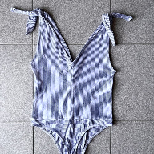 Zara v neck sleeveless bodysuit used, size XS, white and blue