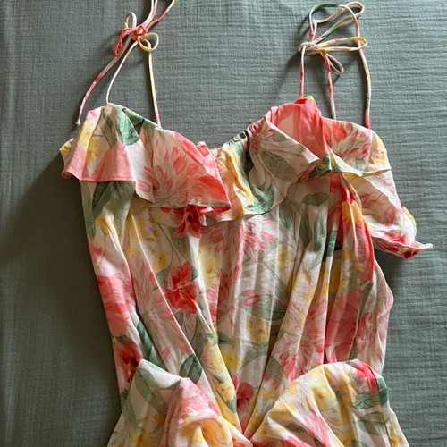 Maxi dress floral like new, size Small, strap details