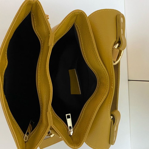 Leather hand bag new, yellow