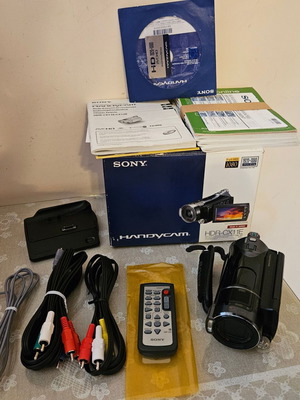 Sony Handycam HDR-CX11E дигитална камера като нова, Full HD, обектив Carl Zeiss