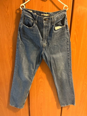 Levi's women's mom jeans high waist like new, size 30, blue