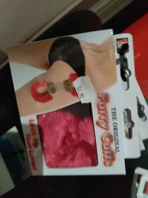 Handcuffs with pink fur new, excellent quality construction