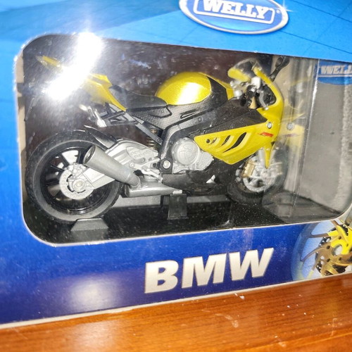 Welly Diecast BMW S1000RR 1:18 scale new