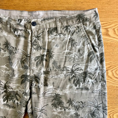 H&M Bermuda shorts with perfect print, like new, size 36