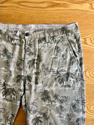 H&M Bermuda shorts with perfect print, like new, size 36
