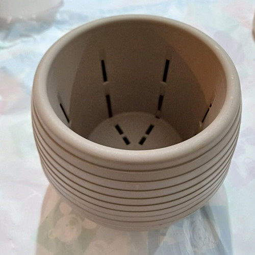 Plastic flowerpot new, dimensions 13cm by 12.5cm