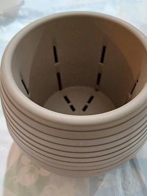 Plastic flowerpot new, dimensions 13cm by 12.5cm
