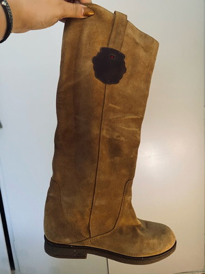 Suede leather boots like new, tan camel color, size 40