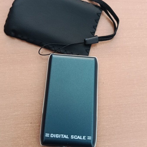 Pocket precision scale with free battery