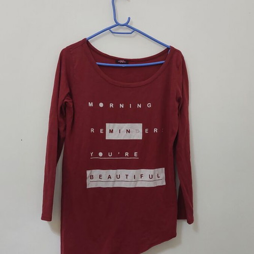 Reline women's long-sleeve blouse used, size S, red with small holes