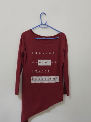 Reline women's long-sleeve blouse used, size S, red with small holes