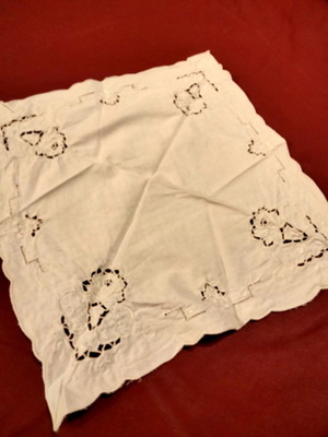 Embroidered doily like new, 32x32 cm