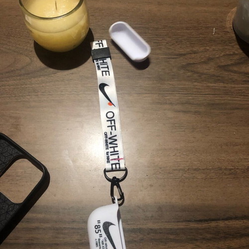 Air Pods Pro Case Off White in perfect condition