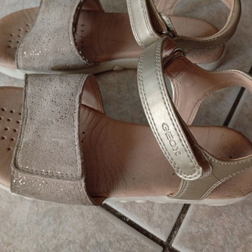 Geox Sandal Haiti like new, size 32, gold