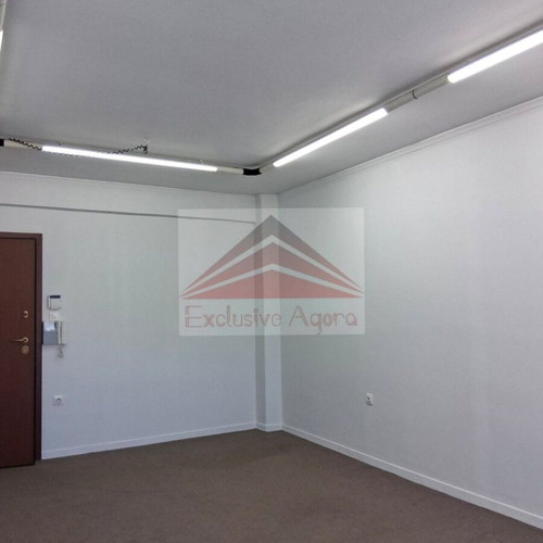 Office 30 sqm in Athens with private toilet and security features