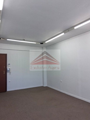 Office 30 sqm in Athens with private toilet and security features