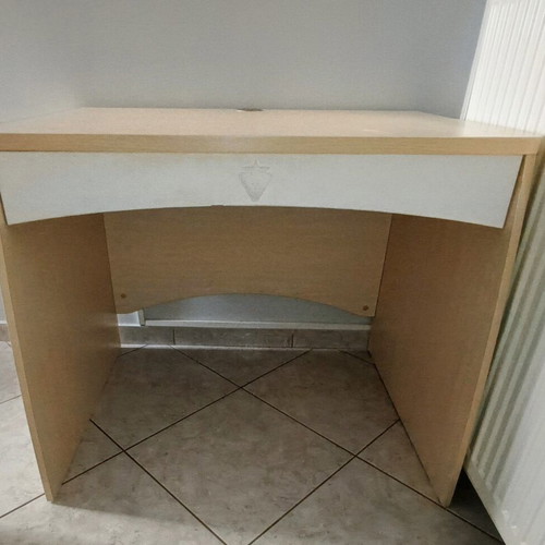 Desk Sonoma color with white drawer like new