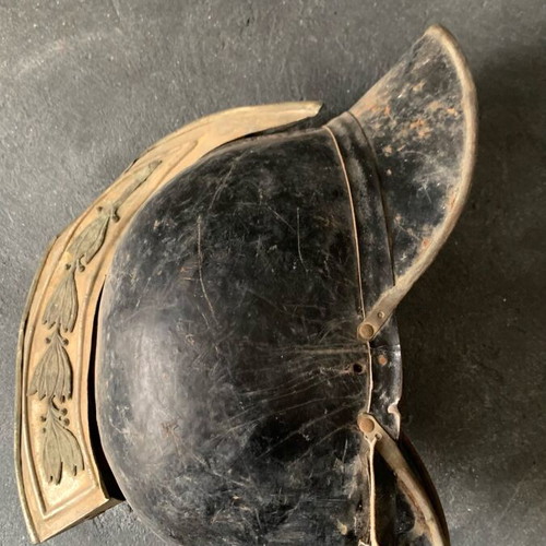 Firefighter helmet old used, requires restoration
