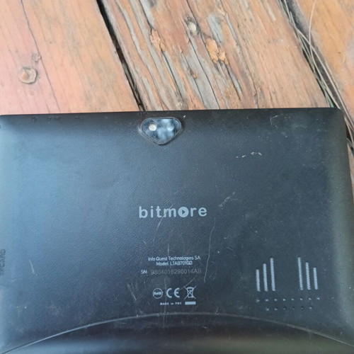 Bitmore 701QD tablet with screen marks