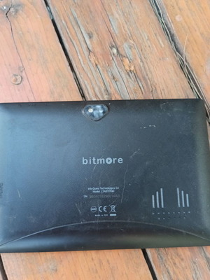 Bitmore 701QD tablet with screen marks