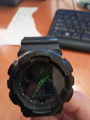 Casio G-Shock GA-100C-8A μεταχειρισμένο με neon green δείκτες και μεταλλική συσκευασία