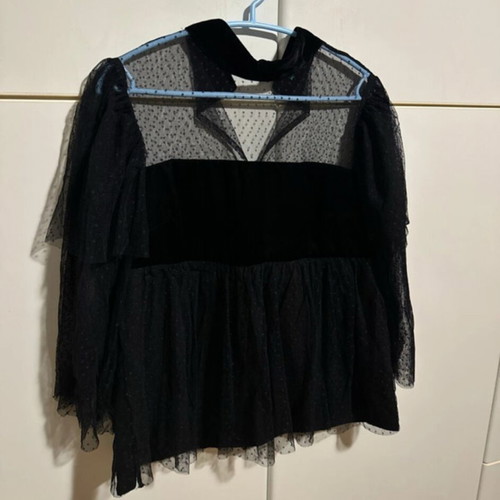 Benetton blouse with lace and velvet like new, size M
