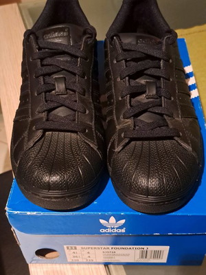 Σνικερ Adidas Superstar μαύρα σαν καινούργια, νούμερο 37
