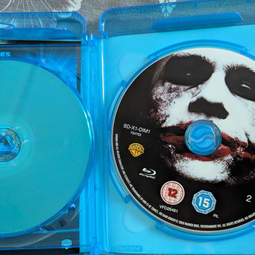 The Dark Knight Blu-Ray like new, action adventure fantasy