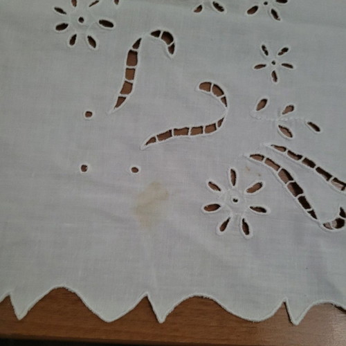 Table linen carré with slight stains