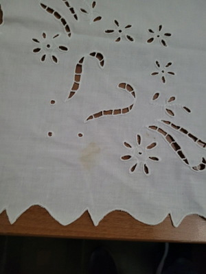 Table linen carré with slight stains
