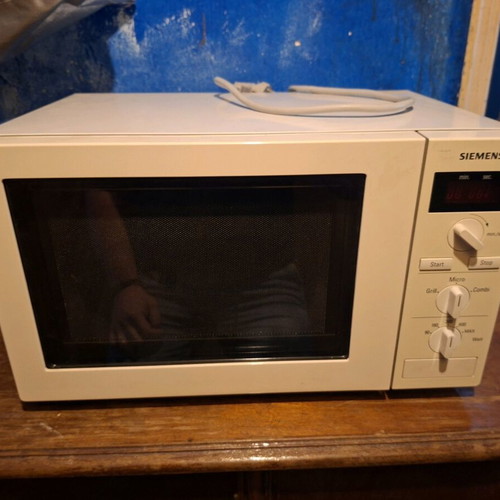 Microwave oven new