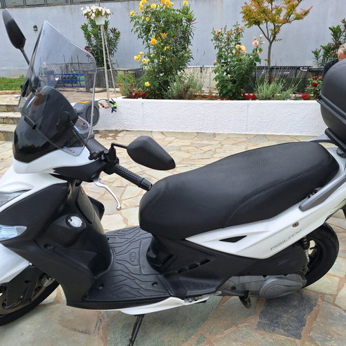 Kymco Agility 16+ 2014 scooter like new, 67,250 km, white