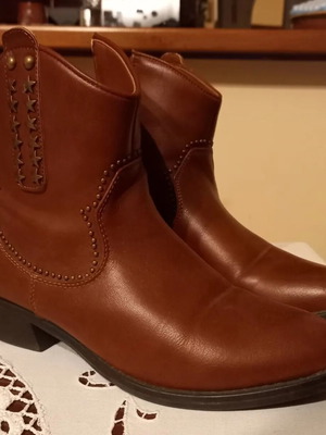 Women's brown ankle boots size 37 like new with fleece lining