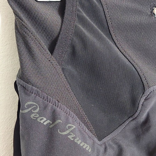 Pearl Izumi sports shorts with built-in leggings, size M, black